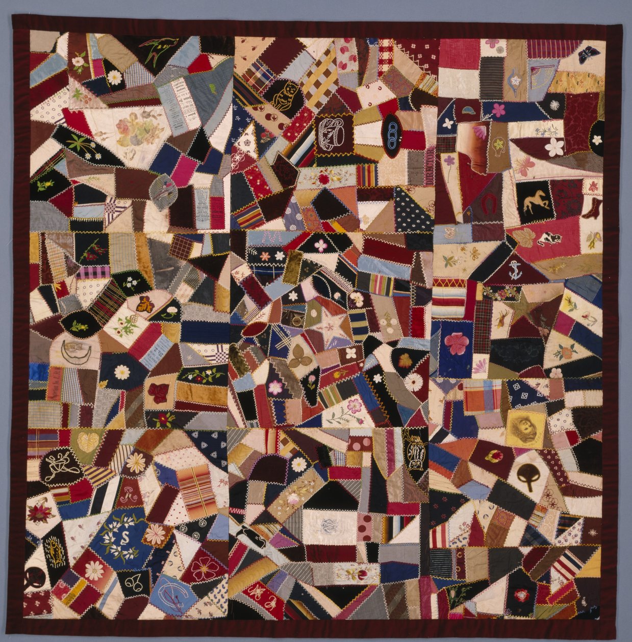 "Crazy" quilt, ca. 1885 (silke og fløjl) af Unknown artist