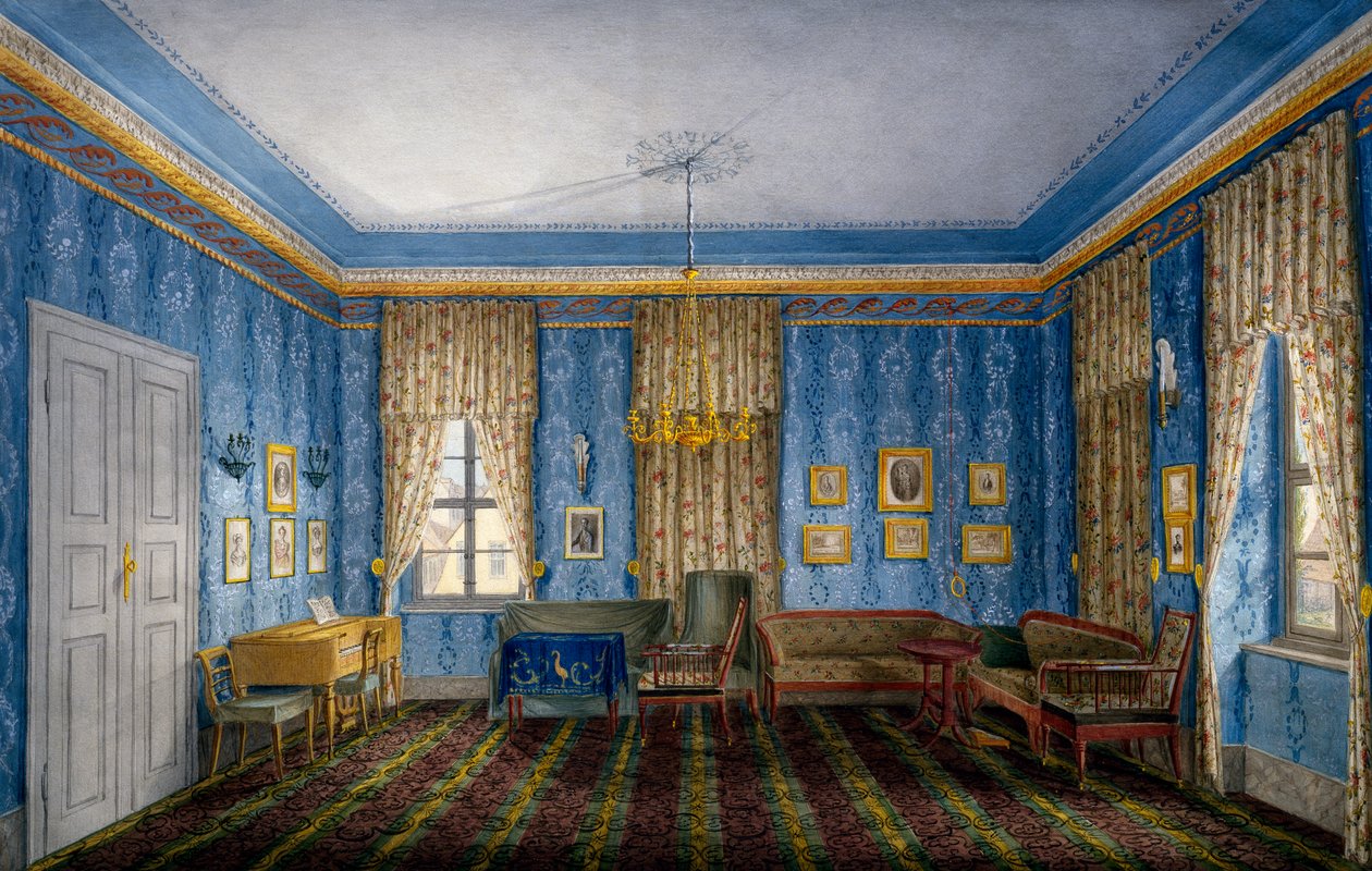 Dagstue med blå tapet og guirlander af Unknown artist
