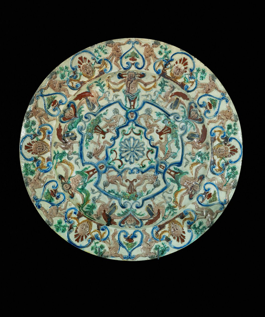 Fajancetallerken, dekoreret med groteske ornamenter ... af Unknown artist