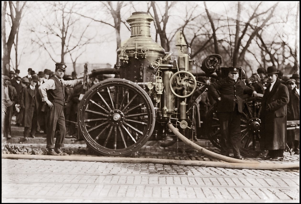 Brandpumpe fra New York Fire Brigade 1909. af Unknown artist