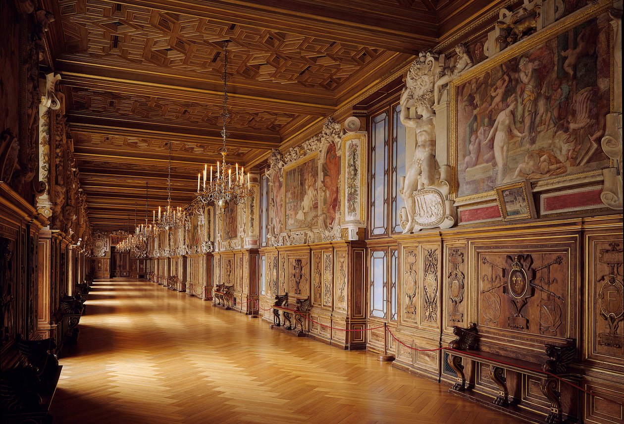 Galerie Francois I på slottet Fontainebleau: træværk og vægmalerier lavet i det 16. århundrede af Unknown artist