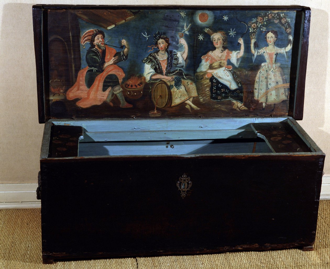 Marine Chest, Regional Prehistory Museum, Menton. af Unknown artist