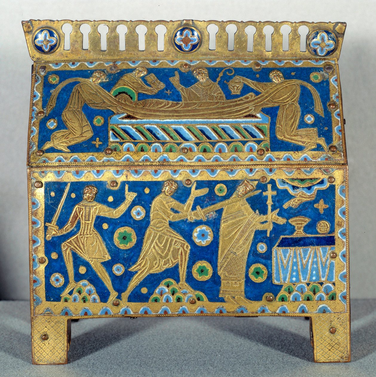 Kunstgenstand: Emaljejagt, guld og kobber af Saint Thomas Becket (1118-1170), ærkebiskop af Canterbury. Det er dekoreret for fremstillinger af mordet på arkeveket den 29/12/1170 i Cathedrale of Cantorbery og dets begravelse. 1220 ca. af Unknown artist
