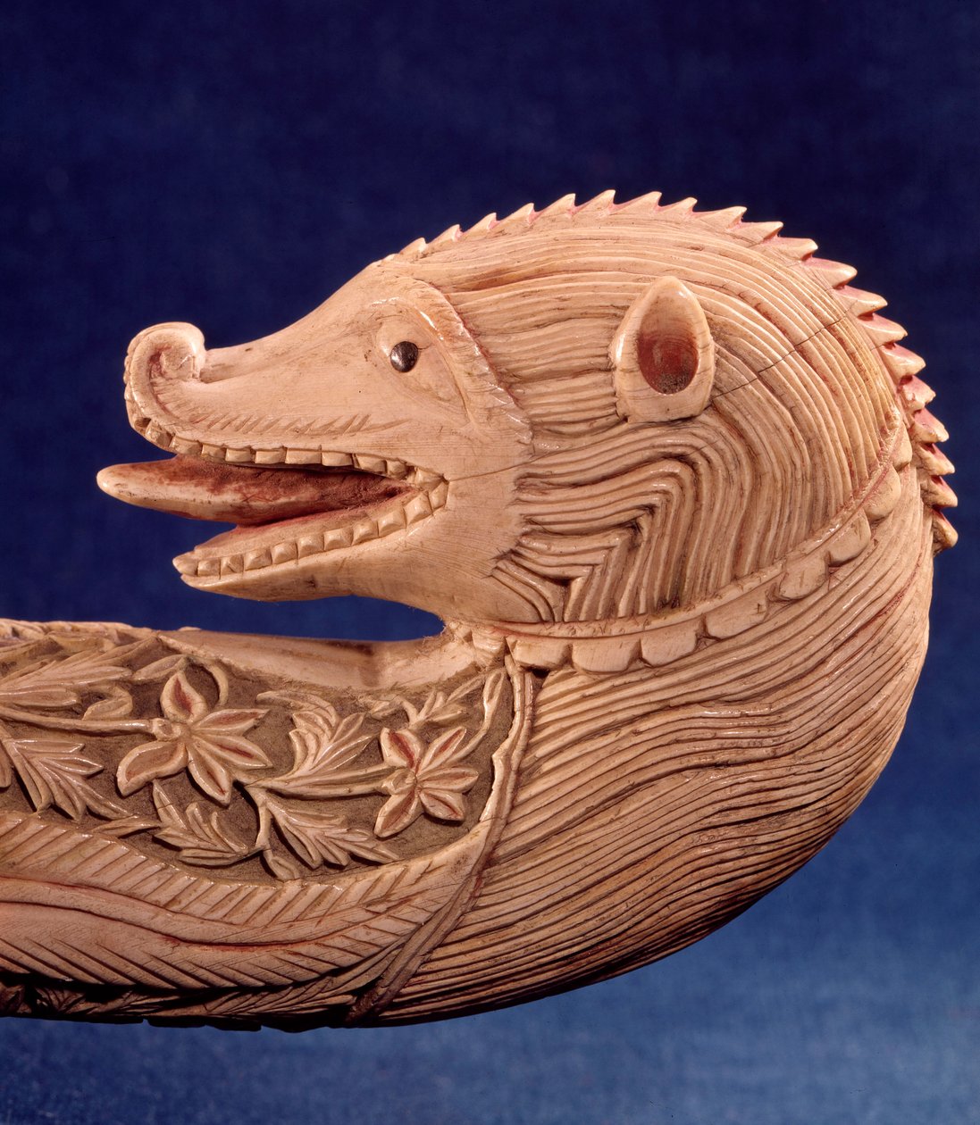 Orientalsk kunst: woulette tau (enden af hyrdestokken) med elfenbensfarvet dyrehoved. Detalje. Paris fra det 15. århundrede, armensk museum af Unknown artist