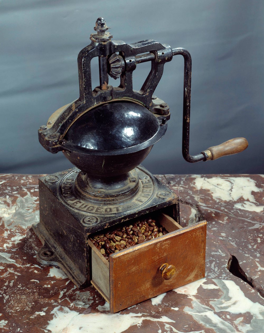 Peugeot kaffemølle fra 1800-tallet. af Unknown artist