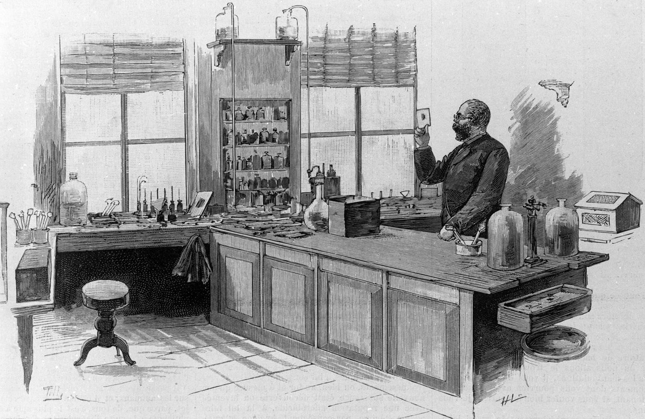 Portræt af den tyske læge Robert Koch (1843-1910) i hans laboratorium. af Unknown artist