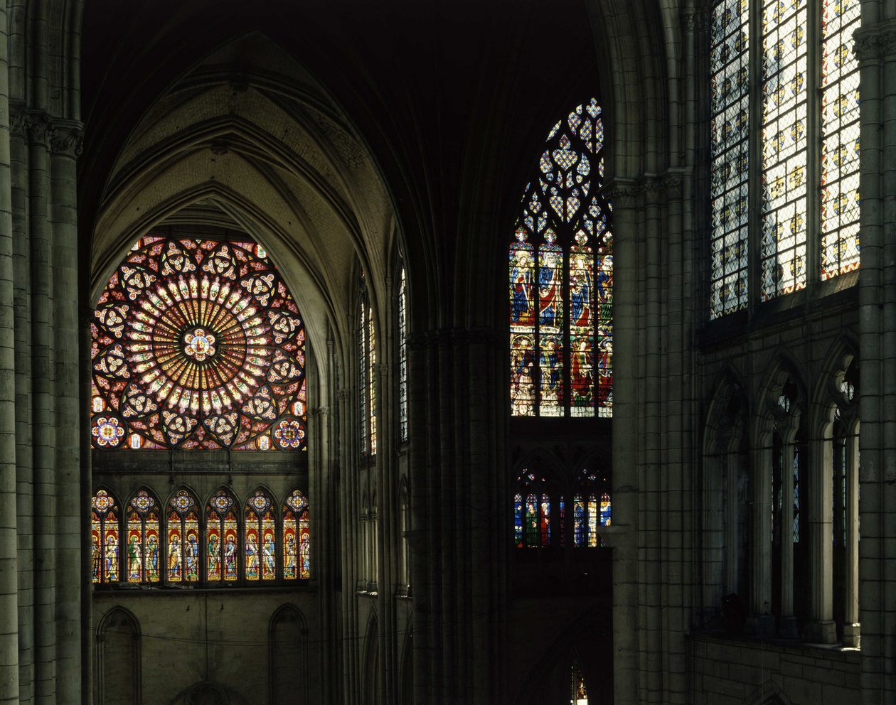 Glasmosaikvinduer og roset af katedralen i Troyes af Unknown artist