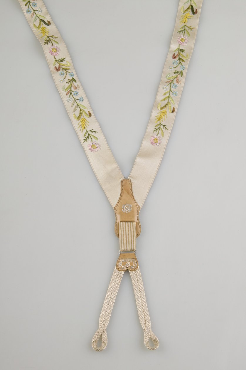 Seler, ca. 1880, broderet hvid satin, læder, sølv, Maker ukendt af Unknown artist