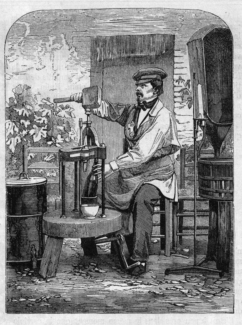 Aftapning af champagnevin. Stik fra 1864. af Unknown artist