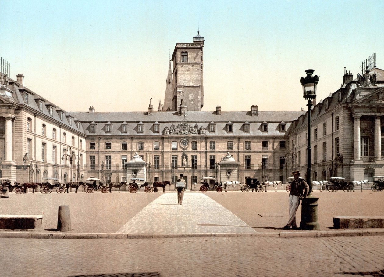 Udsigt over rådhuset i Dijon. Fotokrom v. 1890. af Unknown artist