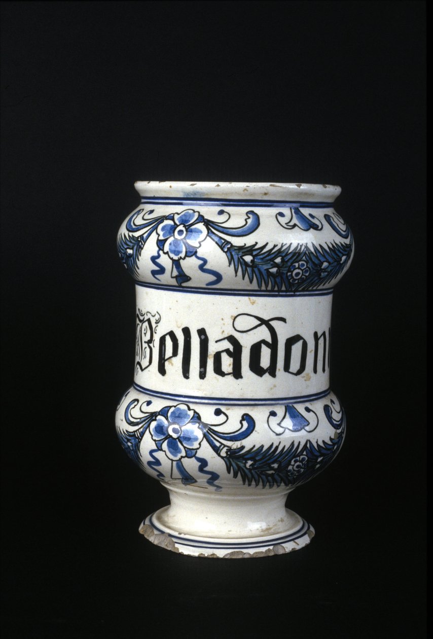 Apotekpotte fra det 16. århundrede indeholdende Belladonna, giftig urt brugt i apoteket. Museum for Videnskab og Teknologi, Milano. af Unknown artist