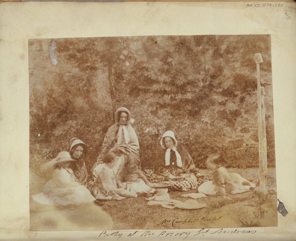 En picnic-gruppe. af Unknown artist