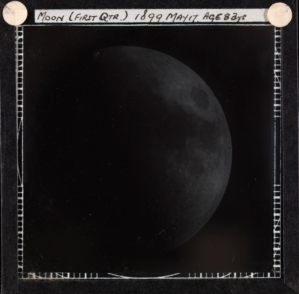 Astronomisk glaspladebillede af månen i første kvarter (1899) af Unknown artist