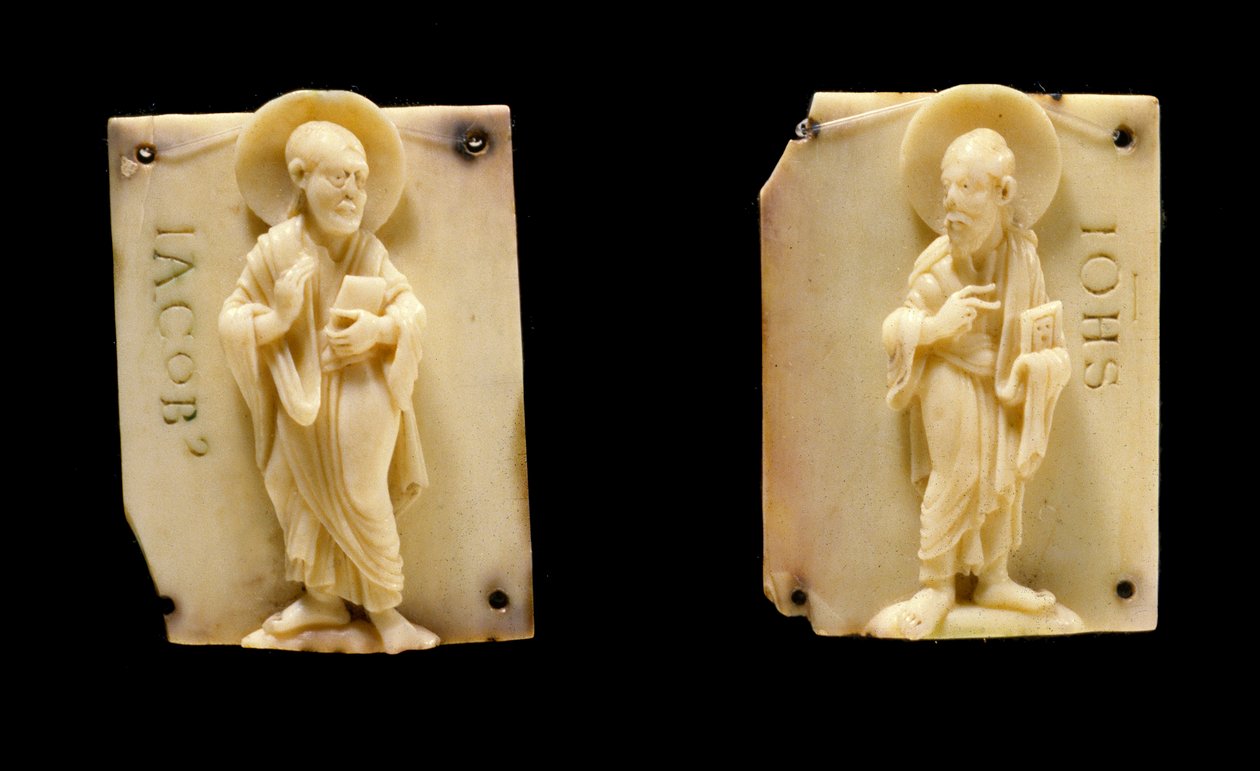Udskårne plader i elfenben, der repræsenterer Apotres Saint John og Saint James. 12. århundrede. Musee Vivenel Compiegne af Unknown artist