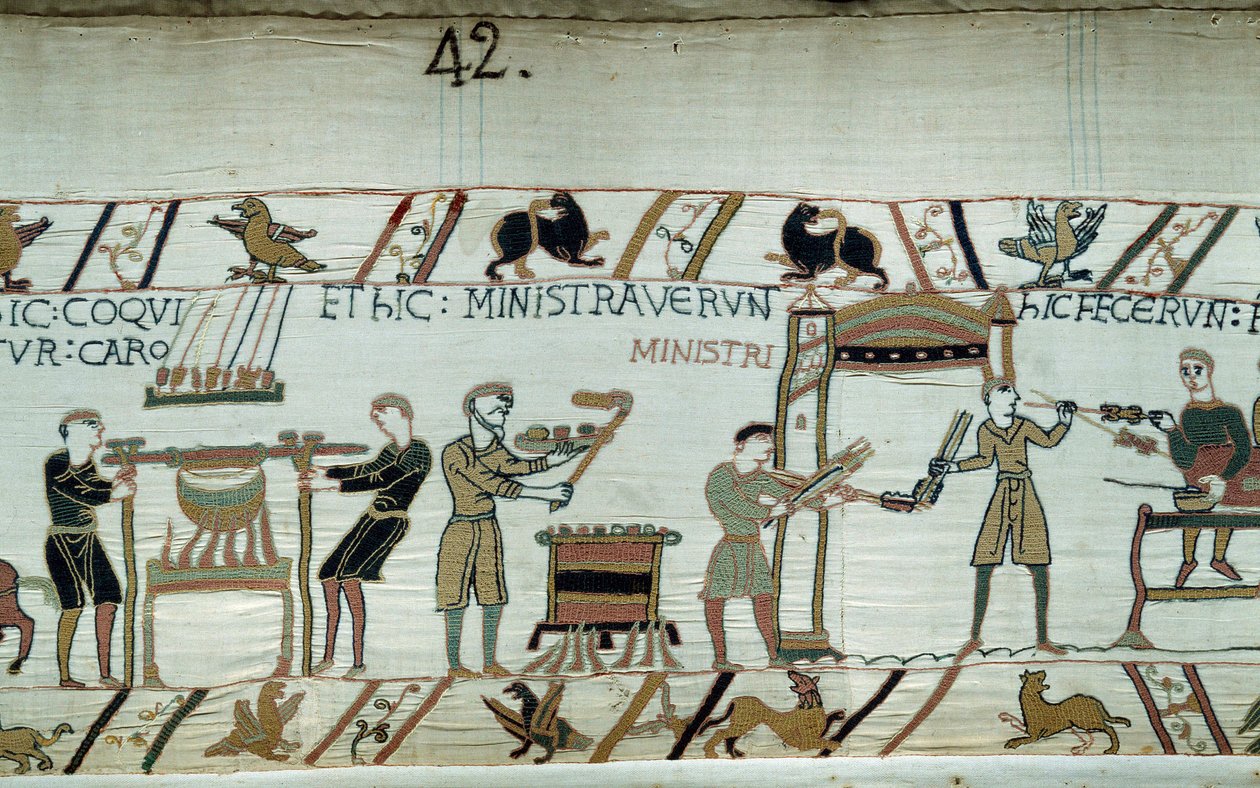 Englands erobring af hertugen af Normandiet Vilhelm Erobreren (1027-1087) i 1066: forberedelse af festen for hertugen og hans rustning før slaget ved Hastings, kødet stegt, tjenerne forbereder fjerkræet. Detalje af Bayeux gobelin o af Unknown artist