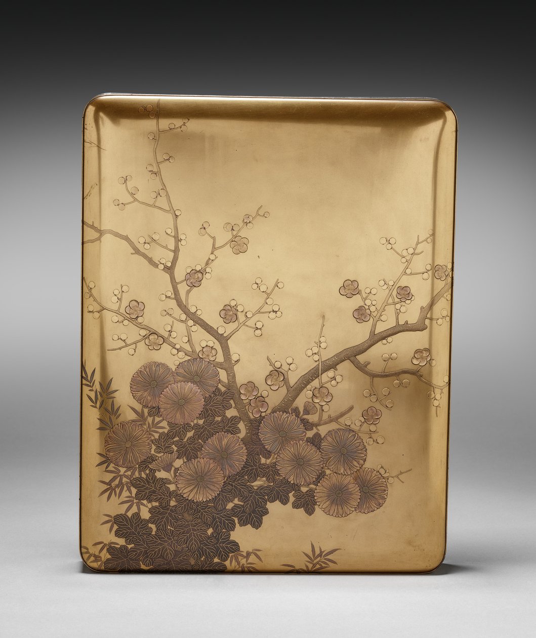 Dokumentboks (Ryōshibako) med krysantemum og blomme (låg) af Unknown artist