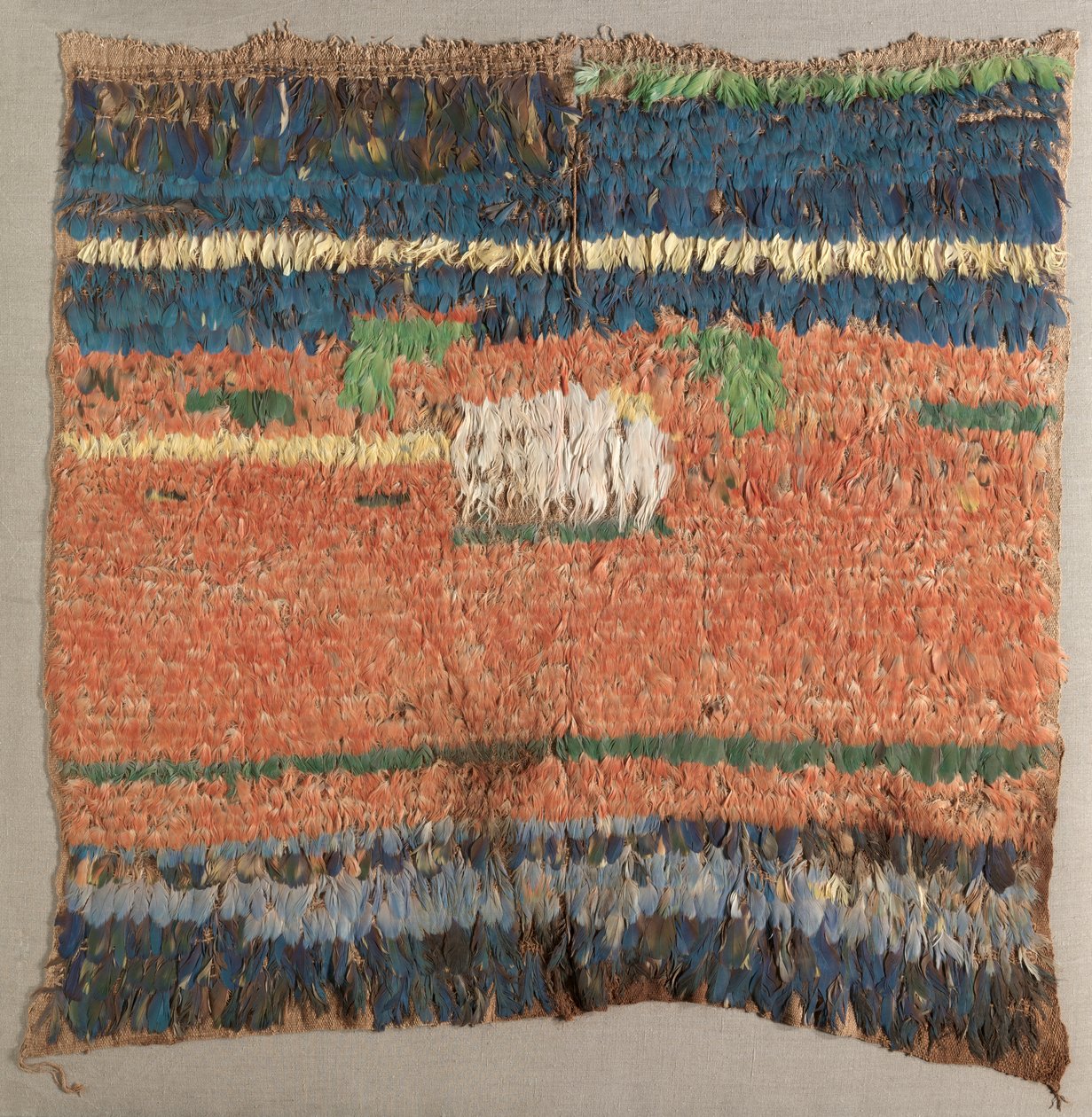 Fjerbeklædt Tabard eller Tunika af Unknown artist