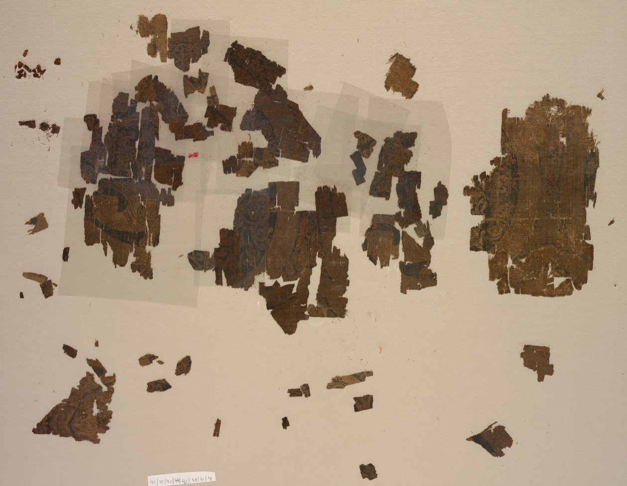 Fragmenter med vingede løver i rundeller af Unknown artist