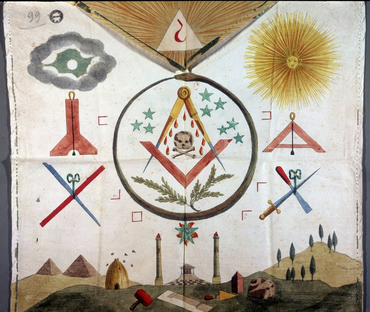 Franc-Maconnerie: Maconniske emblemer på et forklæde af en macon af orden fra den franske ritual, der stammer fra det 18. eller 19. århundrede. Archivio di Stato i Milano af Unknown artist