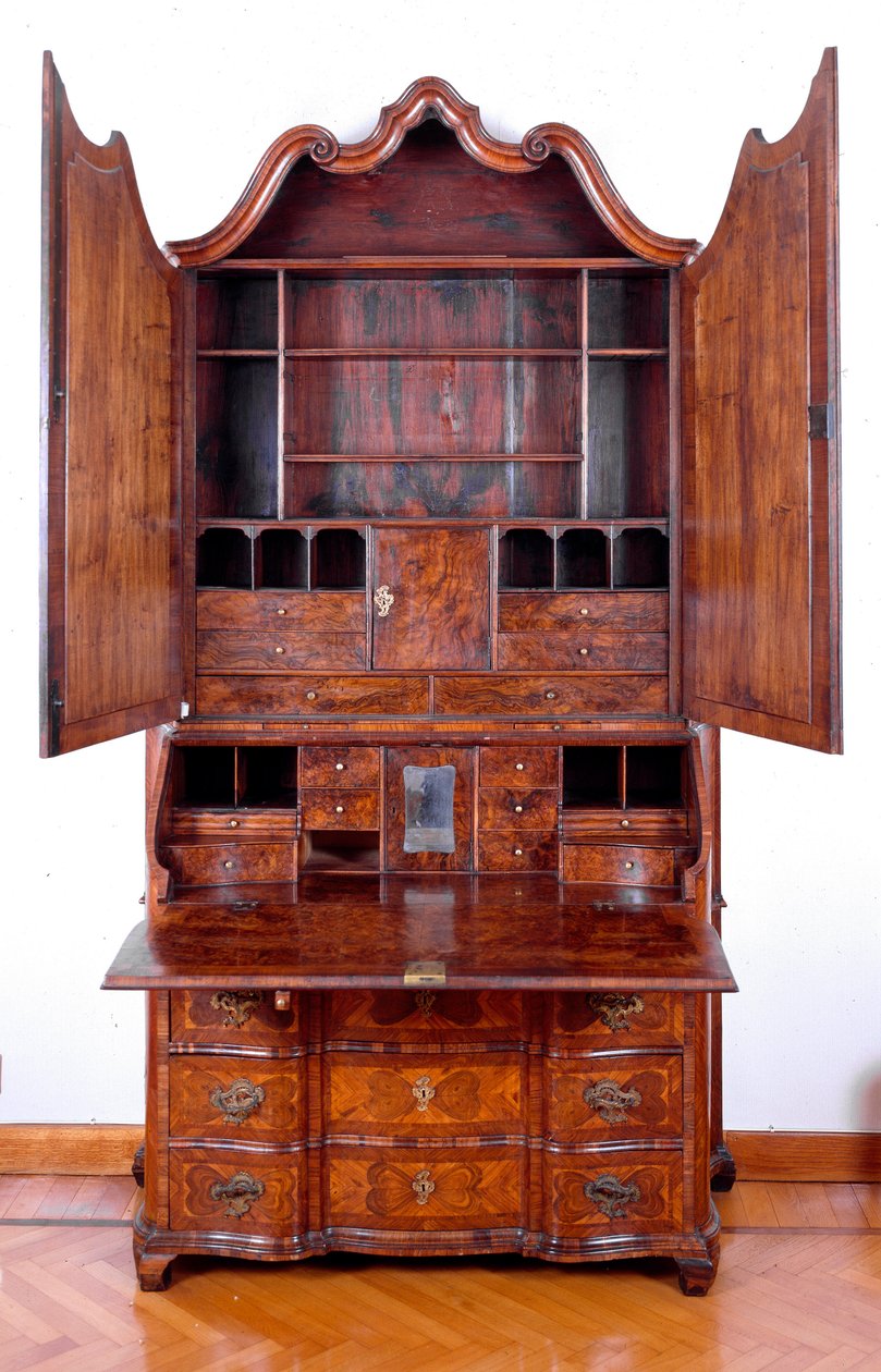 Møbler: trumeau i palisander. 1735 ca. Svag. 257x130x61 cm Privat samling af Unknown artist