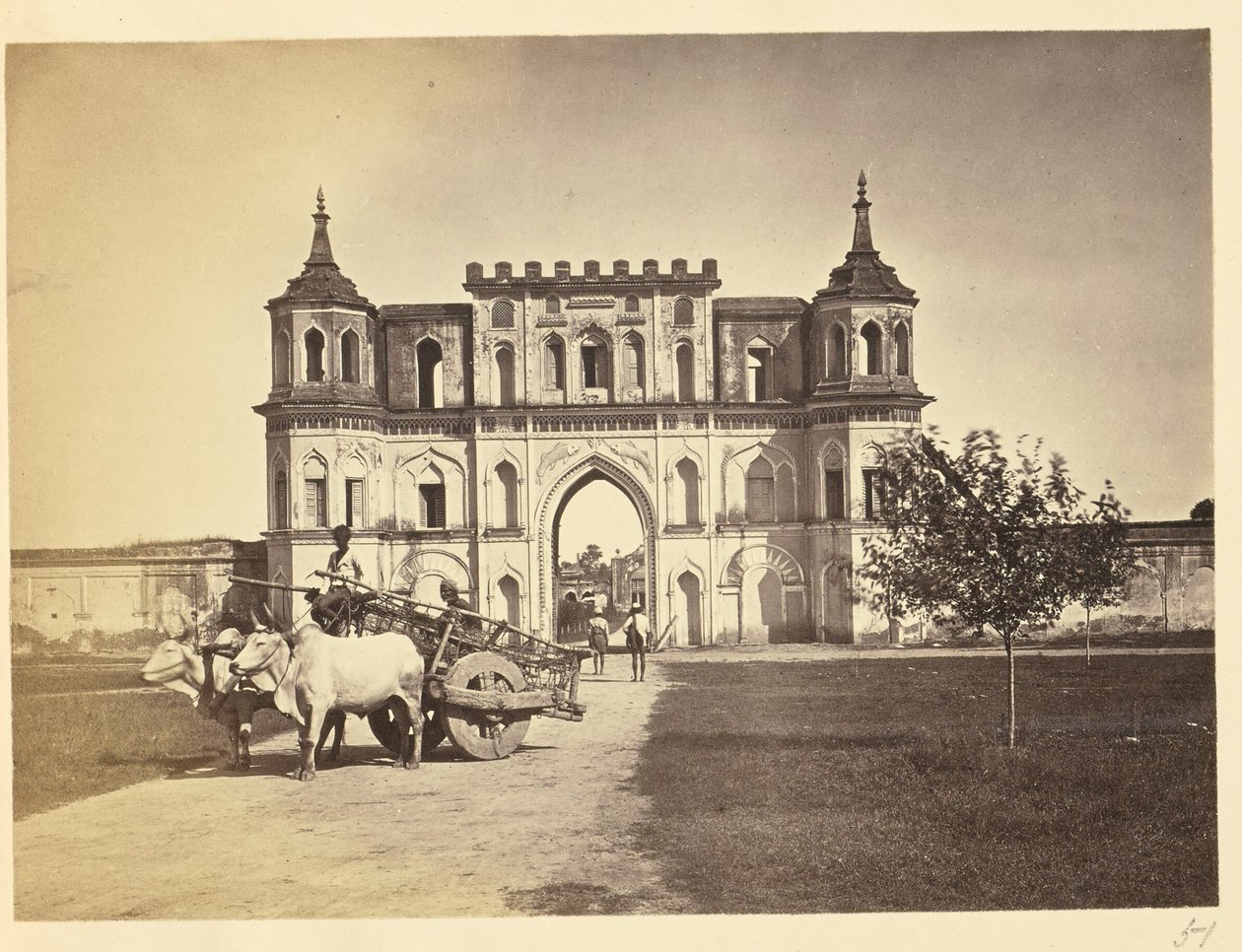 [Porten til Moti Mahal, Lucknow]. af Unknown artist