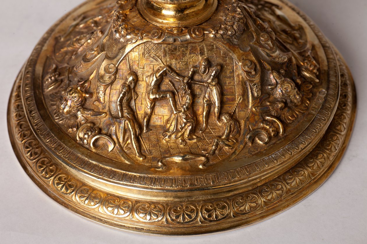 Metalsmedning. Kalk. Gave fra kaniken A. Le Vaillant de la Bassarderie, dekan for katedralkapitlet 1726 til 1758. 1700-tallet. Detalje nederst. af Unknown artist