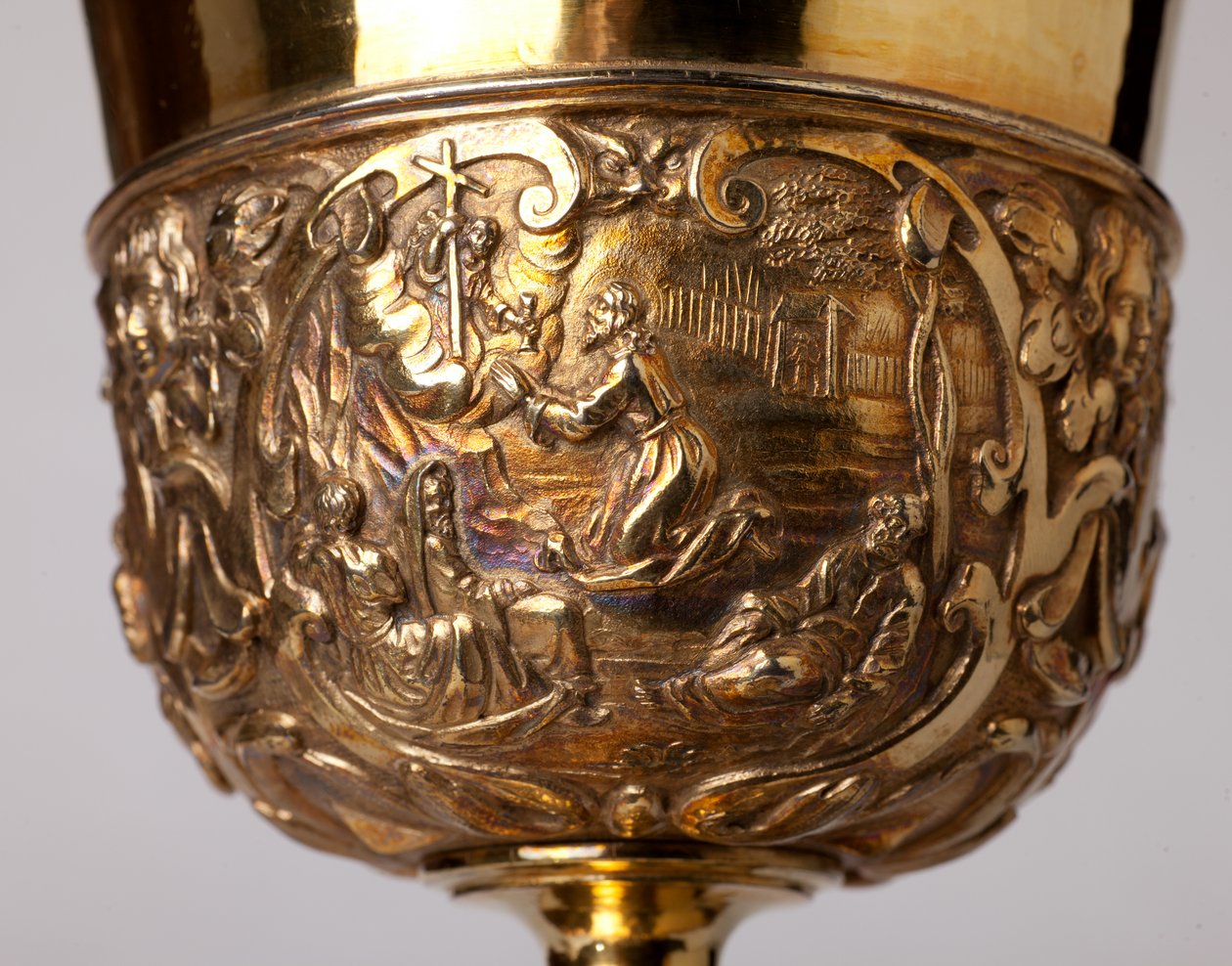 Metalsmedning. Kalk. Gave fra kaniken A. Le Vaillant de la Bassarderie, dekan for katedralkapitlet 1726 til 1758. 1700-tallet. Detalje. af Unknown artist