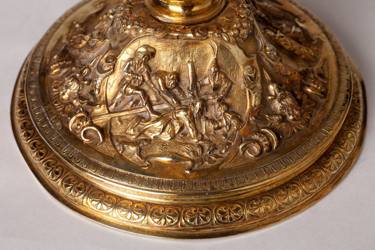 Metalsmedning. Kalk. Gave fra kaniken A. Le Vaillant de la Bassarderie, dekan for katedralkapitlet 1726 til 1758. 1700-tallet. Detalje nederst. af Unknown artist