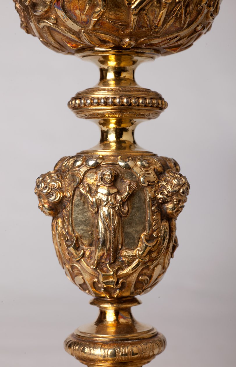 Metalsmedning. Kalk. Gave fra kaniken A. Le Vaillant de la Bassarderie, dekan for katedralkapitlet 1726 til 1758. 1700-tallet. Detalje. af Unknown artist