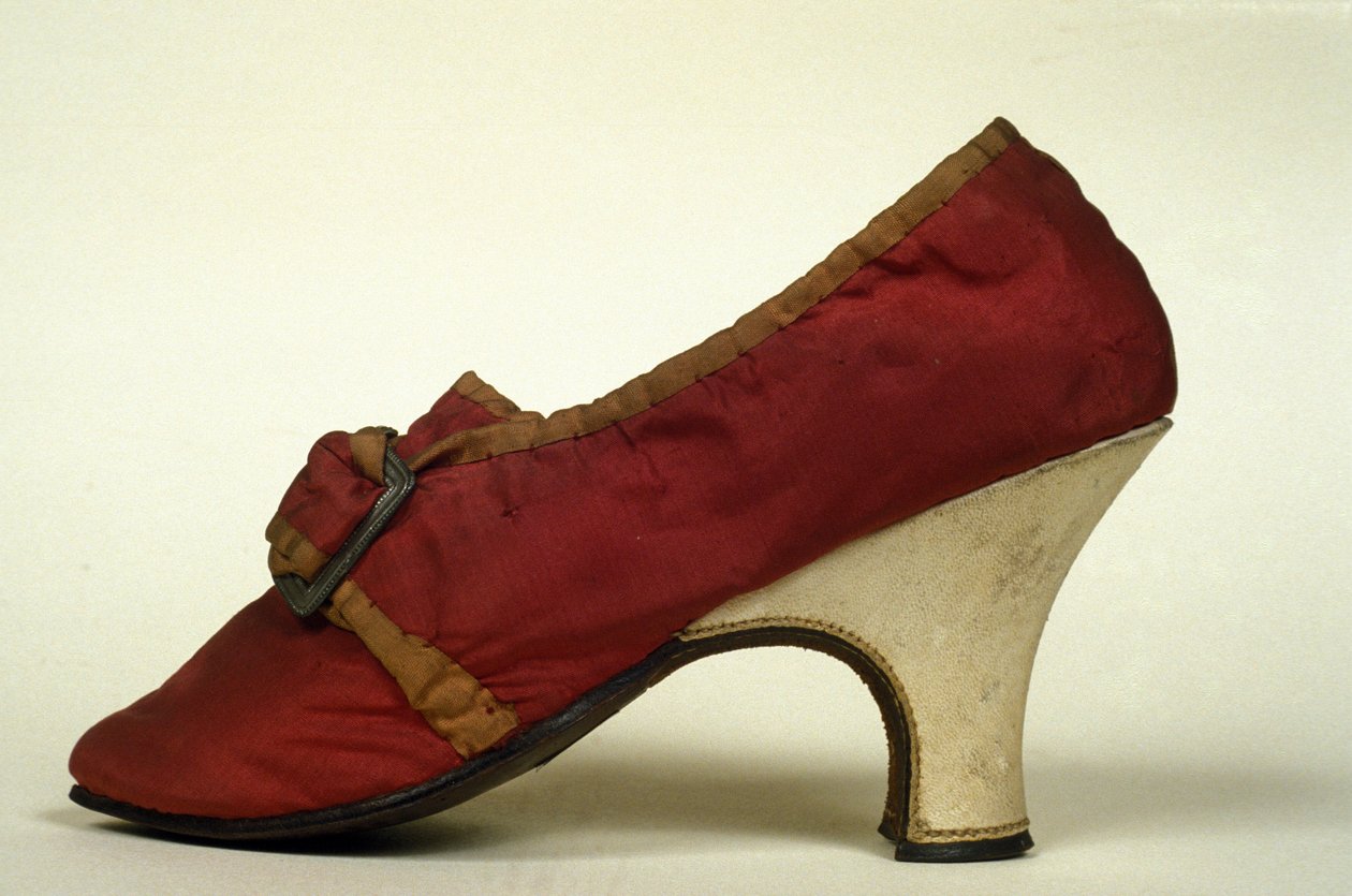 Model af sko (pumps) rød med hæl til kvinder fra det 18. århundrede. Museo del Castello, Milano af Unknown artist