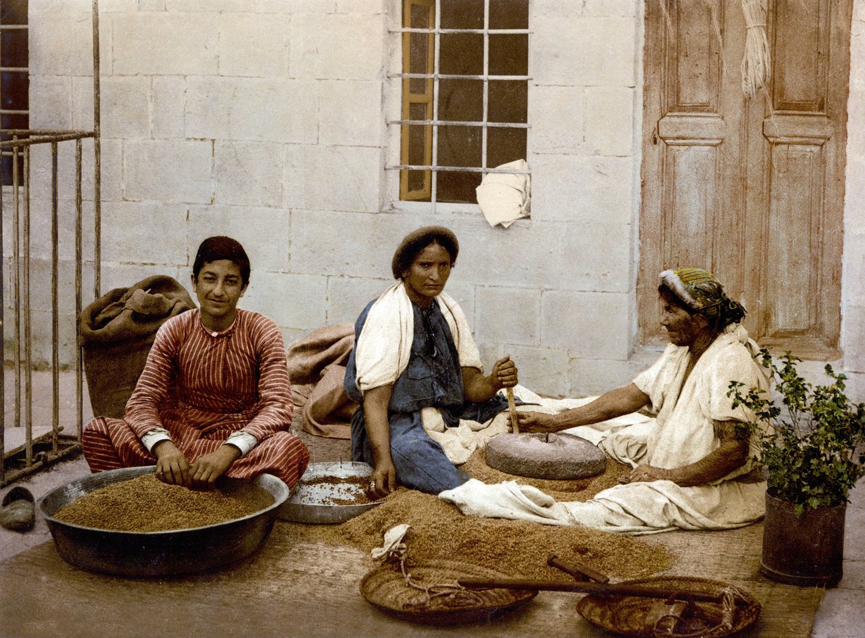 Bønder støber hvede i Jerusalem. Photochrome sd. mellem 1890-1900. af Unknown artist