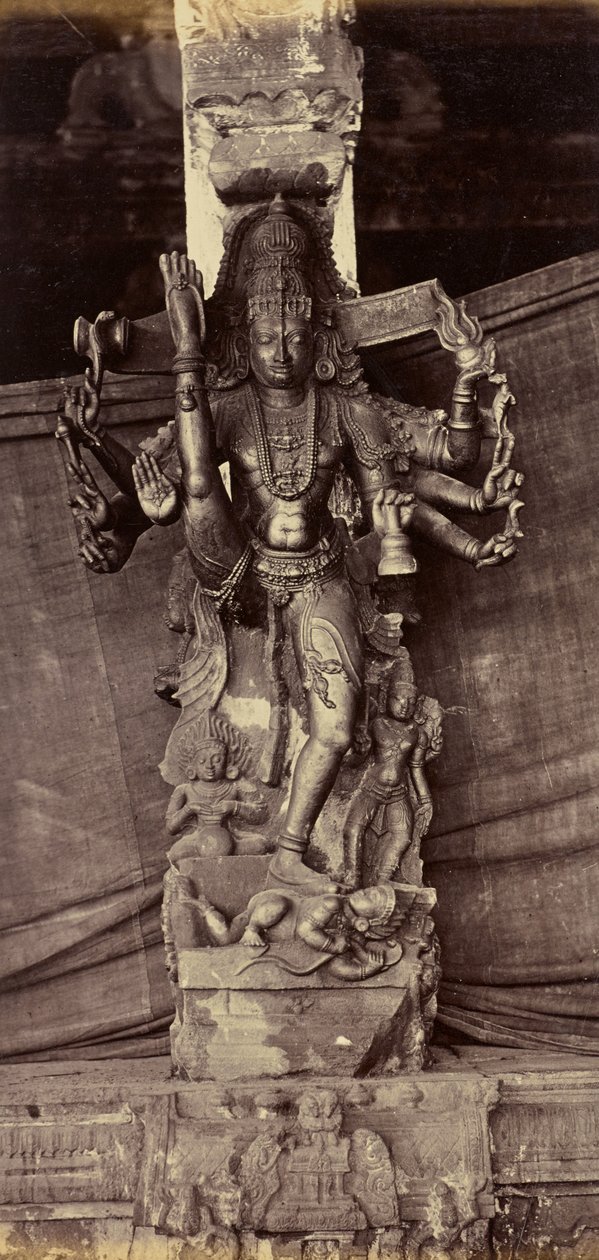 Søjle og figur, skåret ud af en enkelt sten. Coimbatore af Unknown artist