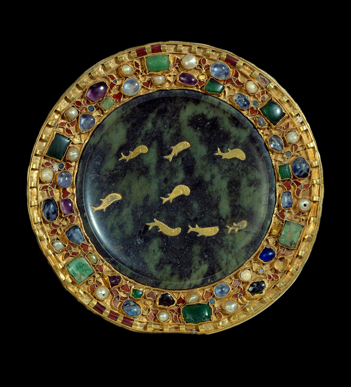 Religiøs genstand: serpentin patene fra det 1. århundrede f.Kr. eller det nedre romerske imperium og guldramme indlagt med perler og ædelstene fra perioden med Karl den Skaldede (850-900 e.Kr.). Paris, Louvre-museet af Unknown artist