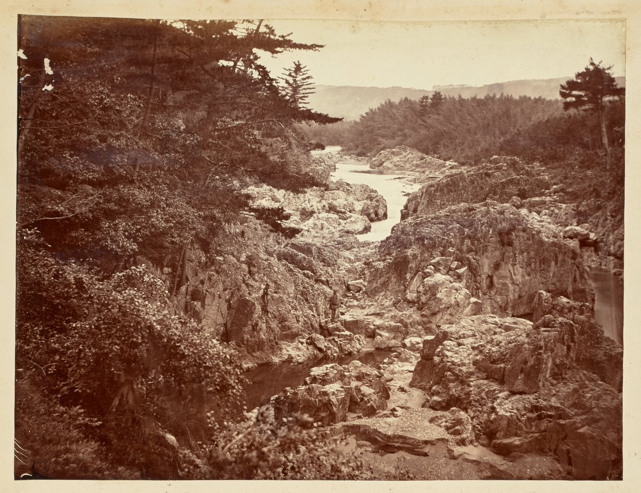 [Rocky river view] af Unknown artist