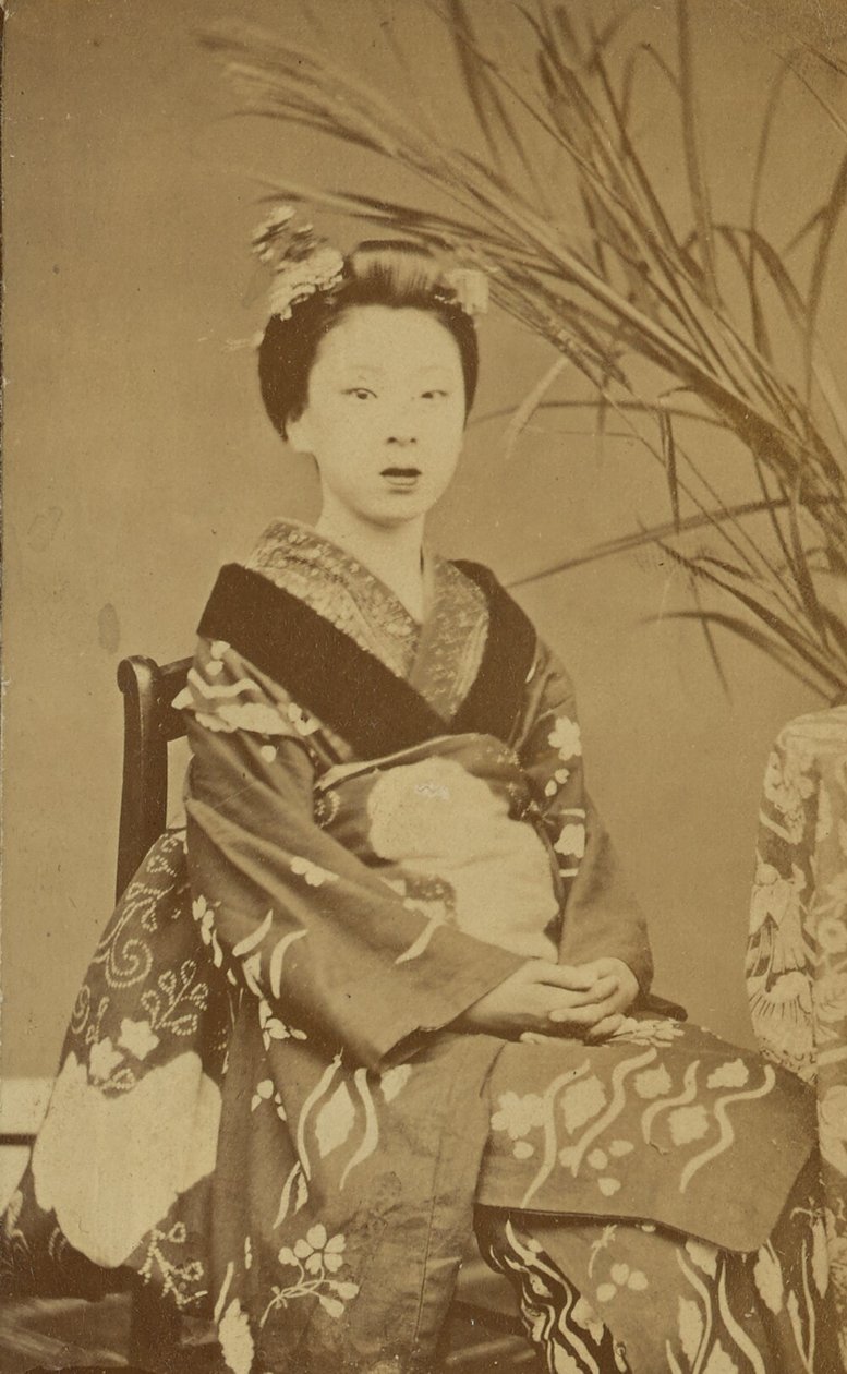 [Siddende japansk kvinde] af Unknown artist