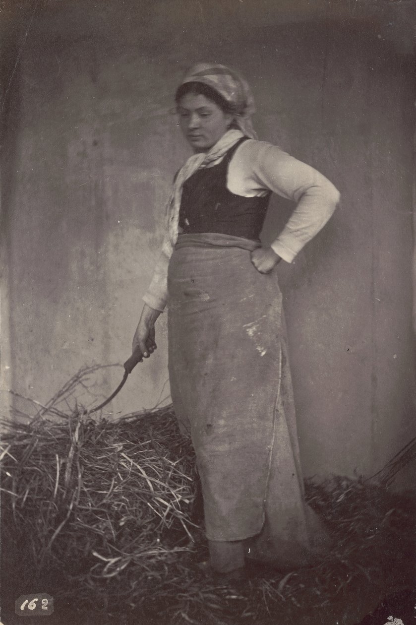 [Stående kvinde med le] af Unknown artist