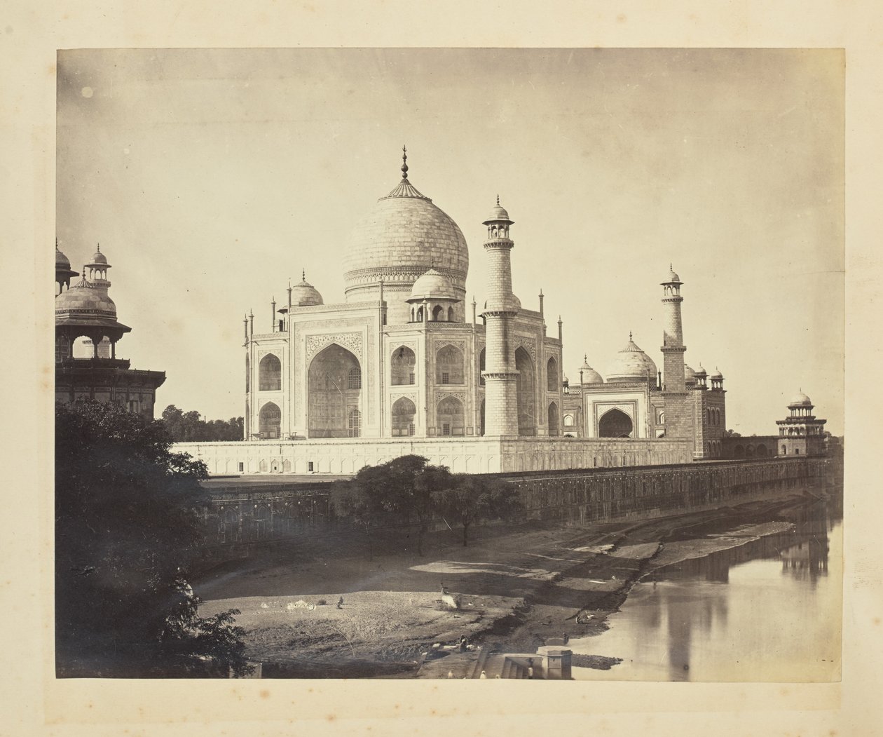 [Taj Mahal fra bredden af Yamuna-floden]. af Unknown artist