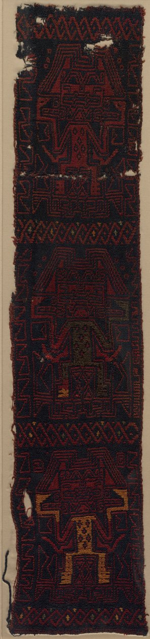 Tekstilfragment med tre frontale guddomme og interlace-mønster af Unknown artist