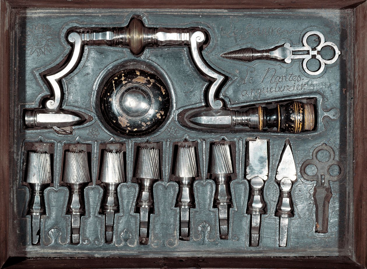 Trepan, kirurgisk værktøj (boremaskine) med tilbehør. 1768 Paris, museum for medicinens historie af Unknown artist