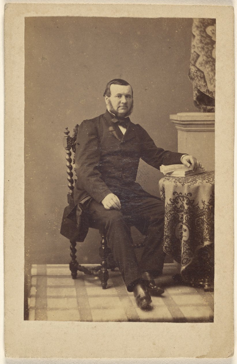 [Uidentificeret skægget mand, siddende]. af Unknown artist