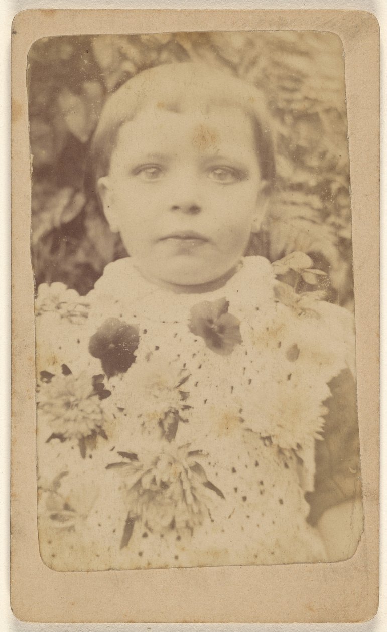 [Uidentificeret lille pige iført blomstret kjole]. af Unknown artist