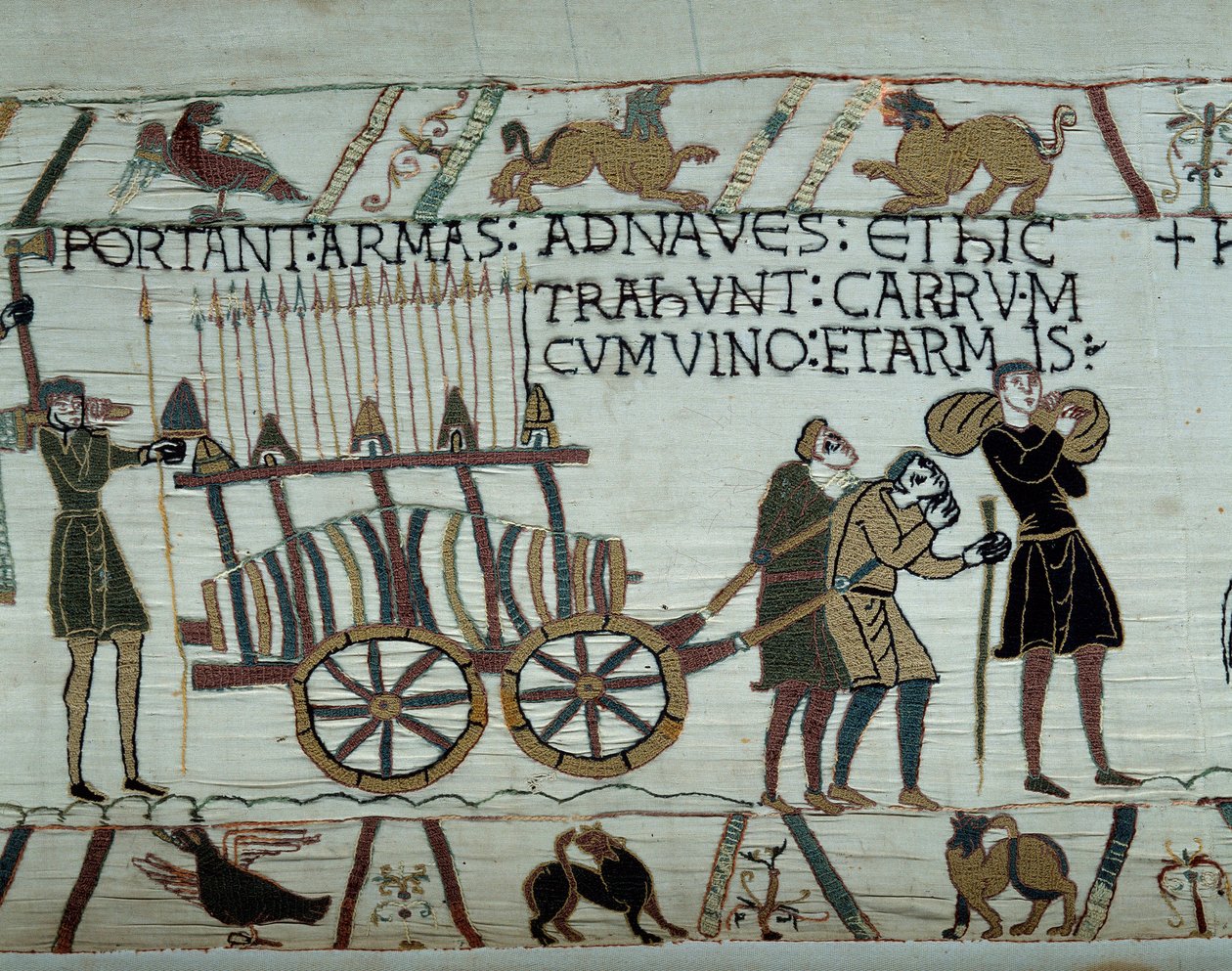 Våben og vin bringes til skibene under tankning til erobringen af England af Vilhelm Erobrerens (1027-1087) flåder i 1066. Detalje af Bayeux-tapetet eller Broderi af Dronning Mathilde af Unknown artist