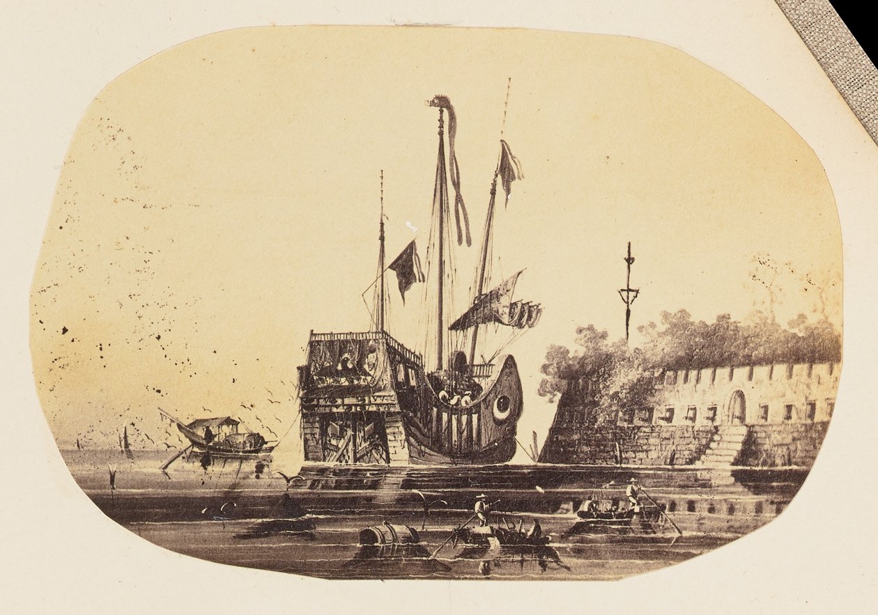 [Fotografisk kopi af en tegning af et fortøjet skib ved siden af et fort]. af Unknown artist/maker