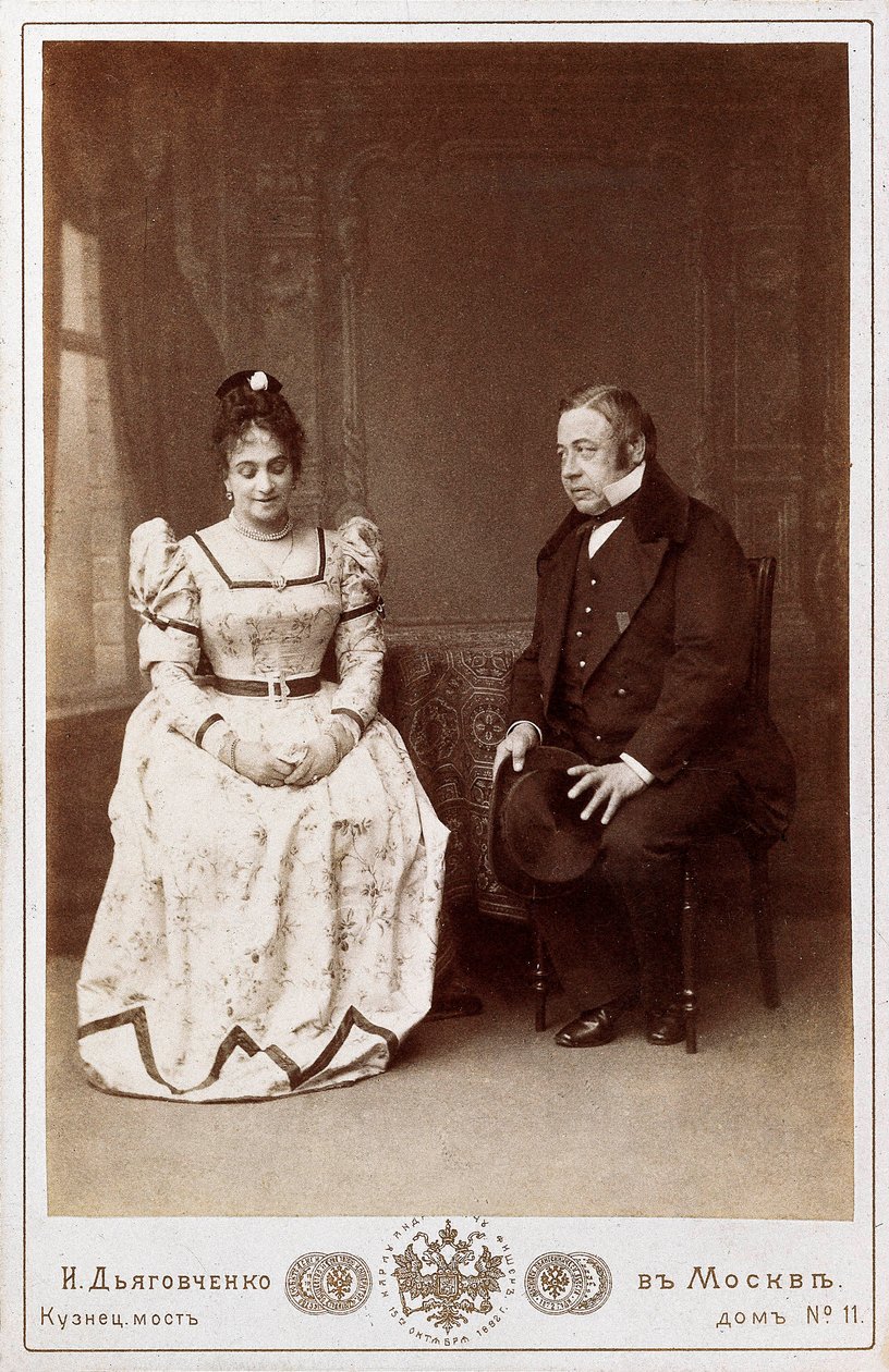 Skuespillerne Maksheev y Nikulin i en scene af "" Ægteskab "" af Nikolai Vasilievich Gogol (1809-1852), russisk forfatter. Maly Theatre i Moskva af Unknown photographer