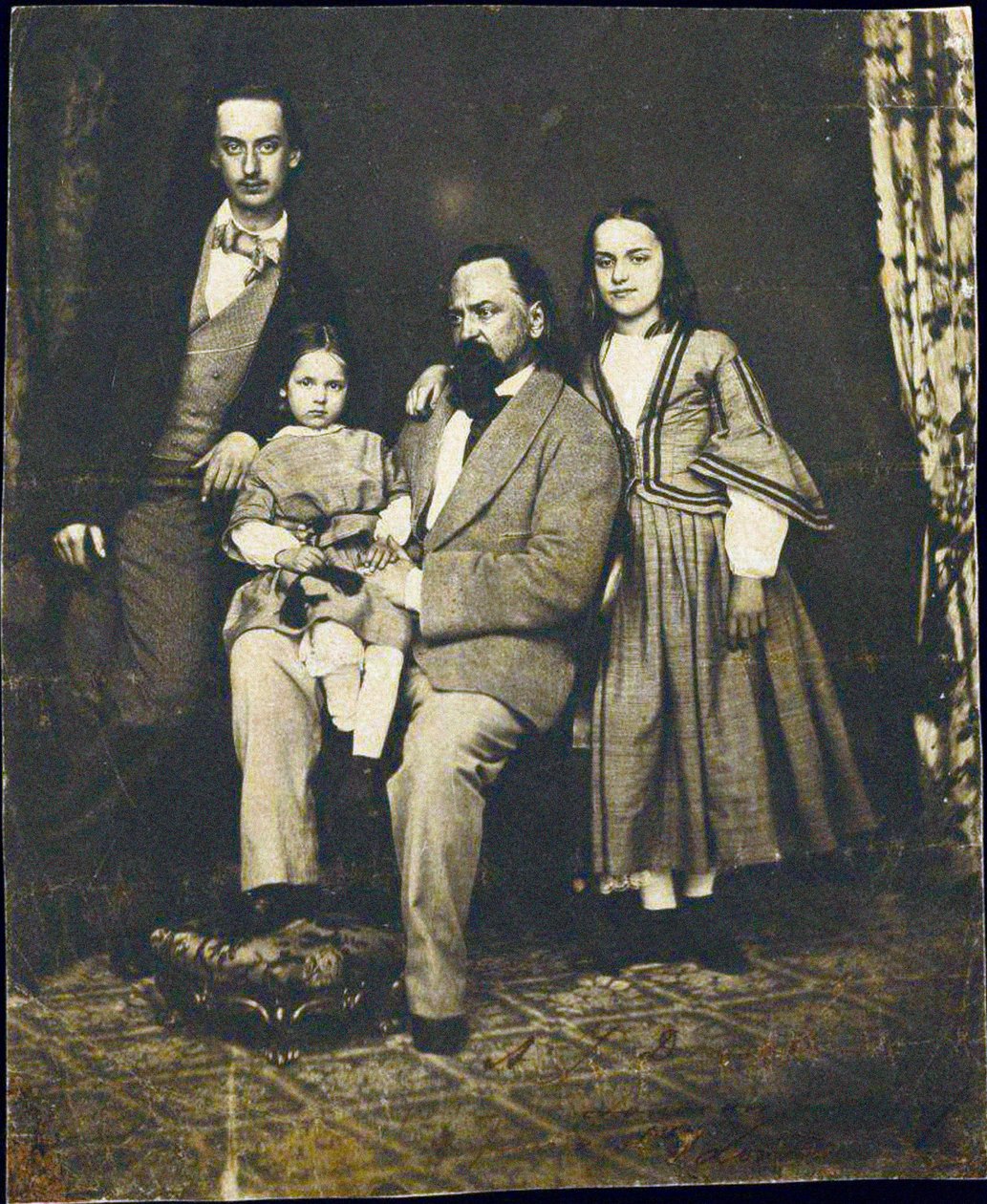Alexandre Herzen (1812-1870) - Alexander Herzen med sine børn efter hans kone Natalies død par Anonymous af Unknown photographer