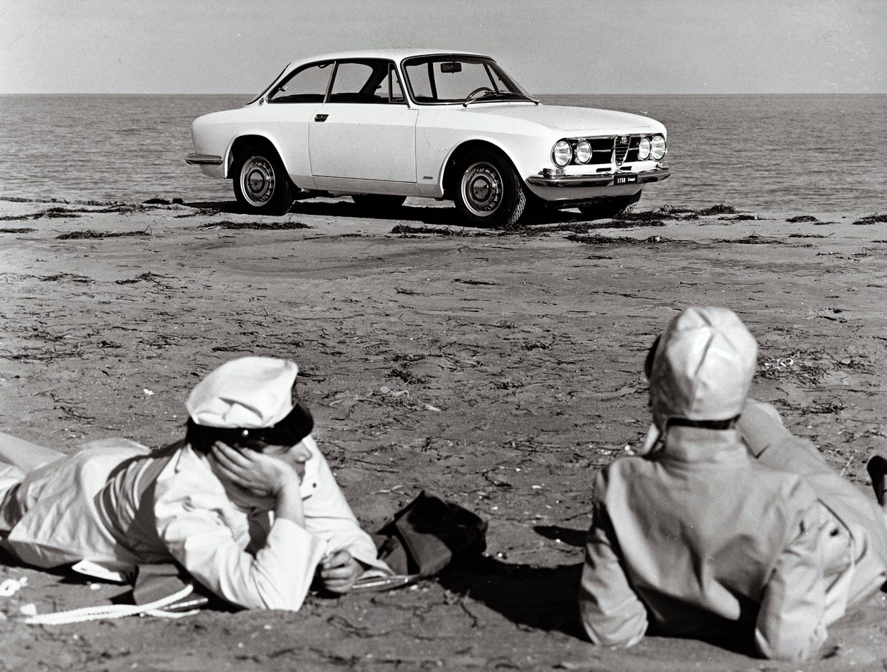 Alfa Romeo Giulia GT 1750 Veloce af Unknown photographer