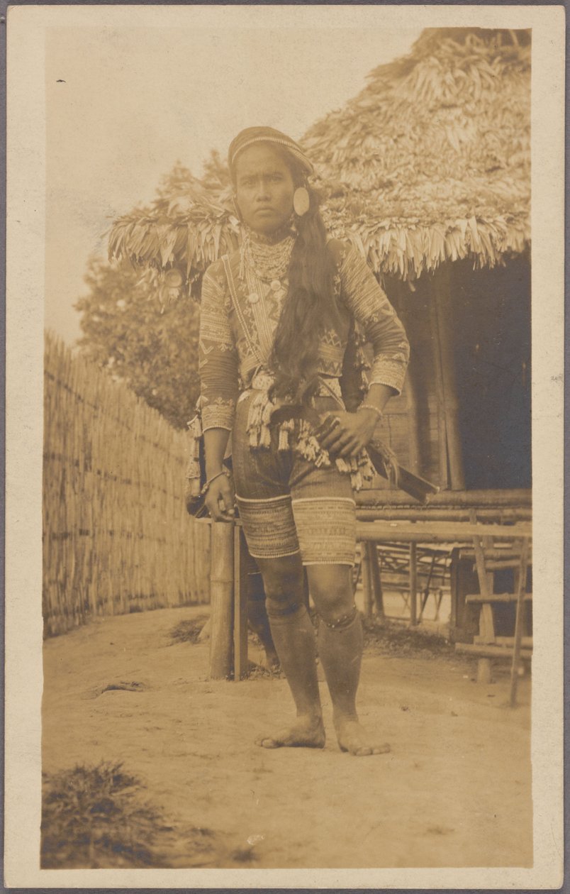 Datto Bulon, chef for Bagobo, klædt i krigerdragt, Philippine Reservation, Louisiana Purchase Exposition af Unknown photographer