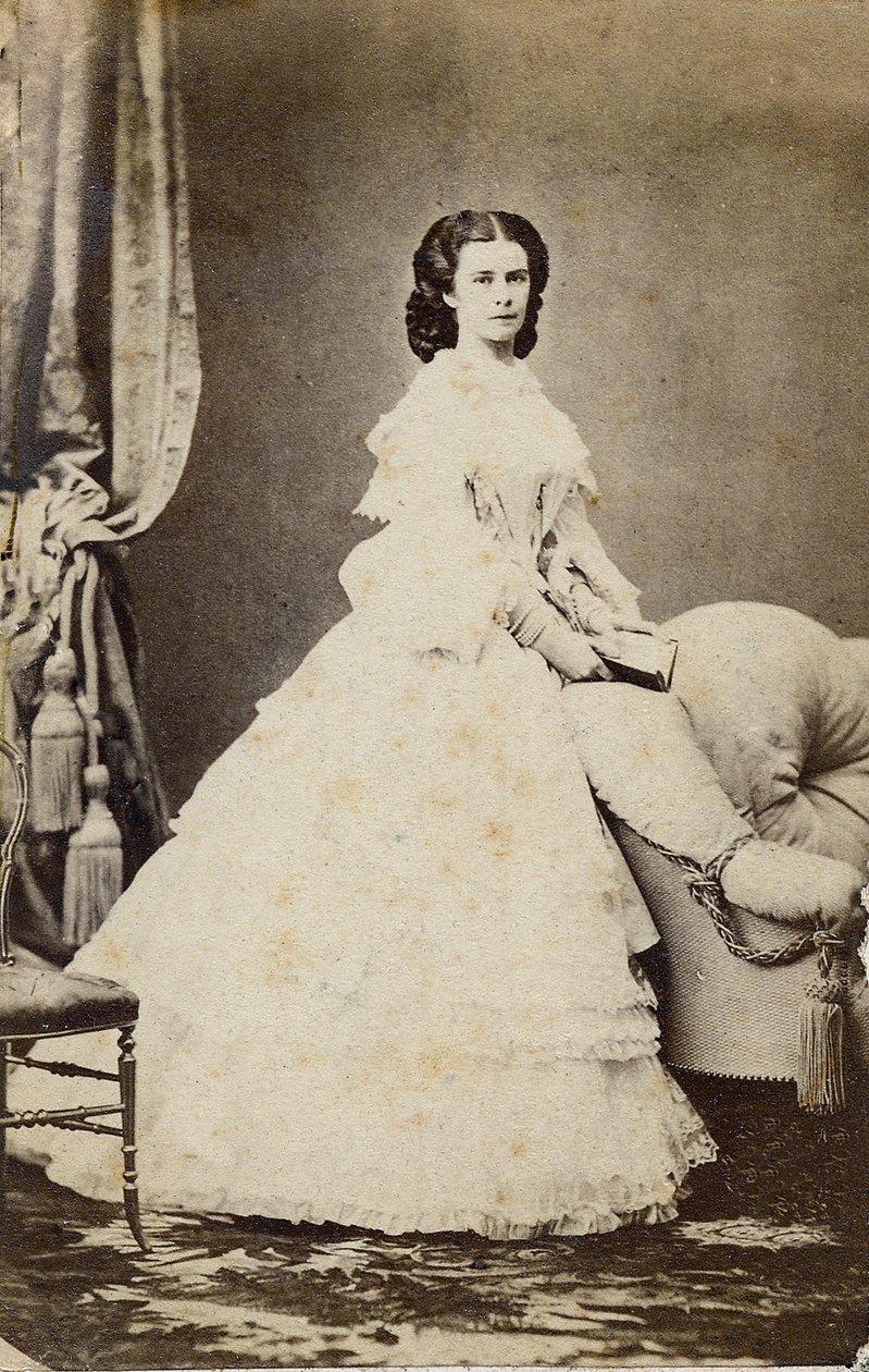 Elisabeth af Østrig (Sissi) (1837-1898) 1860 - Portræt af Elisabeth af Wittelsbach (1837-1898) (sissi), imponeret af Østrig (1854-1898) og dronning af Ungarn (1867-1898) af Unknown photographer