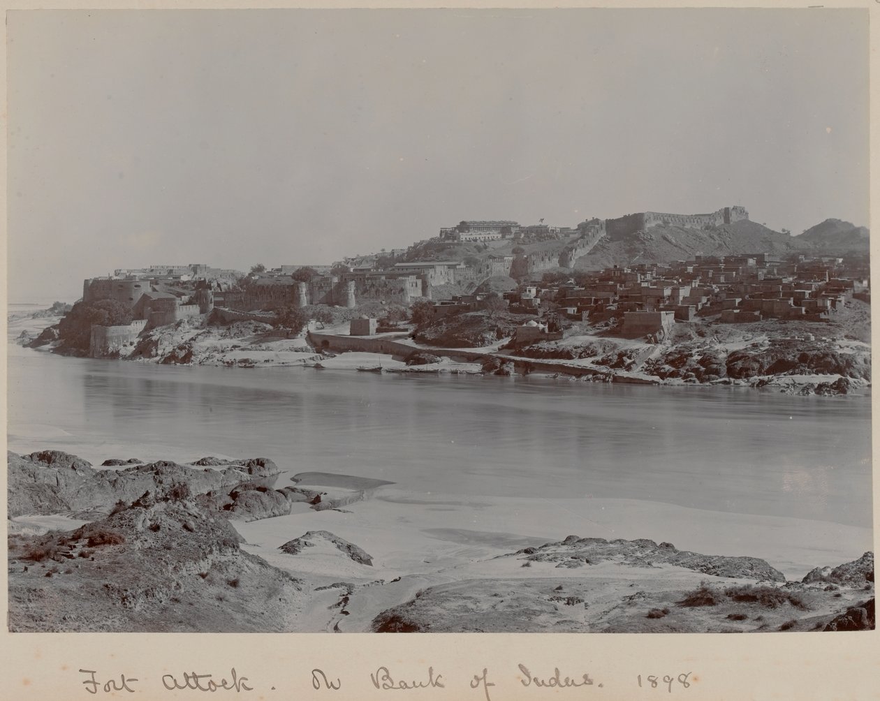 Fort Attock ved bredden af Indus af Unknown photographer