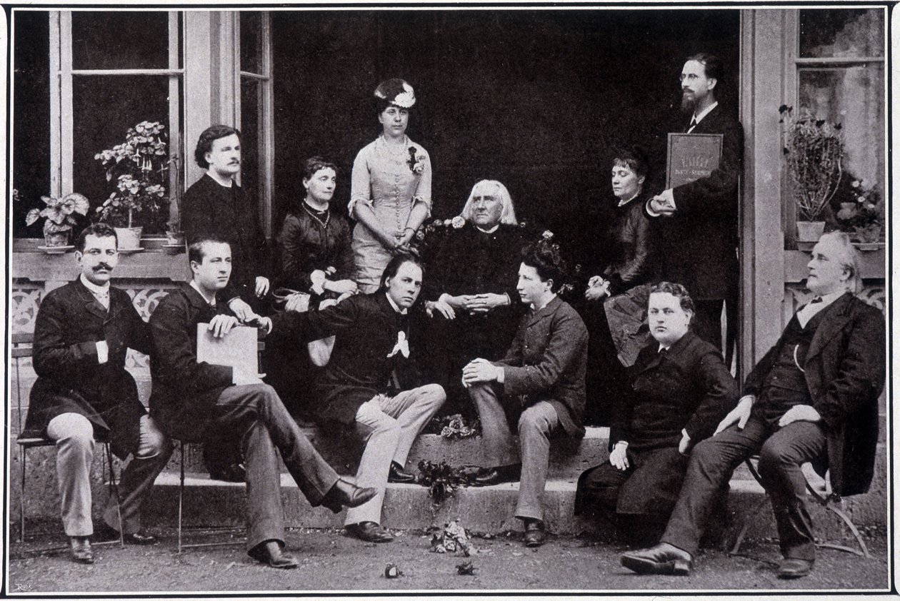 Franz Liszt (1811-1886), i Weimar, i kredsen af hans yndlingselever. af Unknown photographer